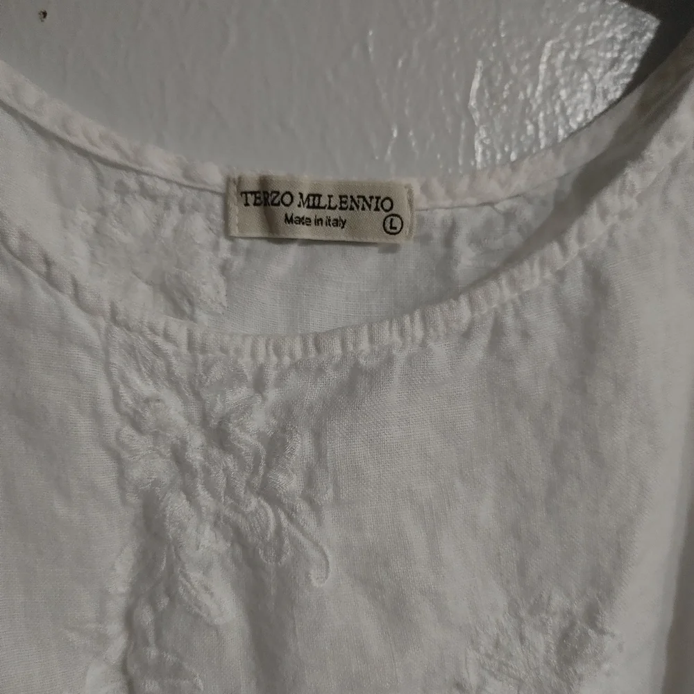 Linen Embroidered Blouse - Picture 3 of 5